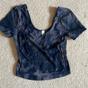 Hi I this lulu lemon crop top size 4 woman
